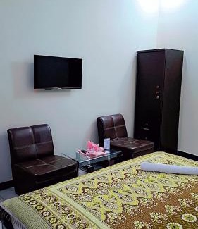 Gulshan-e-Iqbal Hotel | BNB Royal Galaxy Family Hotel