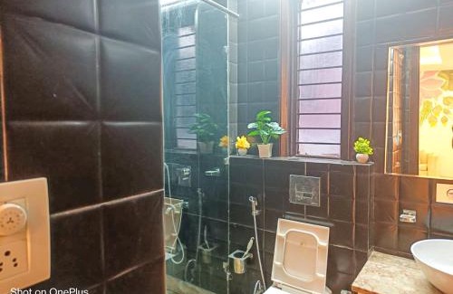 Shalimar Bagh Apartamento | BnBBuddy Chirayu Home 5 BR Duplex@ Shalimar Bagh