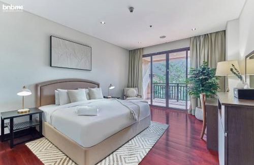 Palm Jumeirah Apartamento | bnbme - Luxury 2BR Anantara Palm Apt Beachfront Lagoon Pools Balcony & Spa Access