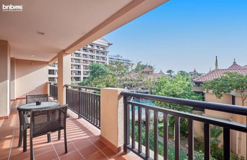 Palm Jumeirah Apartamento | bnbme - Luxury 2BR Anantara Palm Apt Beachfront Lagoon Pools Balcony & Spa Access