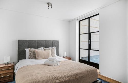 The City of London Apartamento | BnBNova - Heart of Holborn - 2BR with Patio