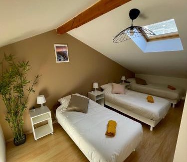 Republique - Tolstoi Casa | BnGo I Maison Terracotta I Jardin, Garage, 3 chambres, 9 personnes