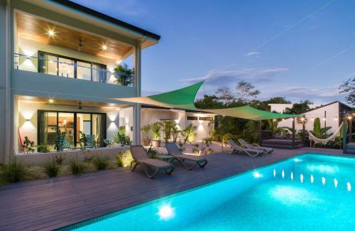 Playa Langosta Apartamento | Bo Jungle - Steps to Tamarindo Beach - Surf Pool 1