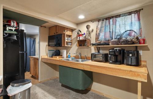 Central - Terry Apartamento | Bo's Old West Den with Off Street Parking