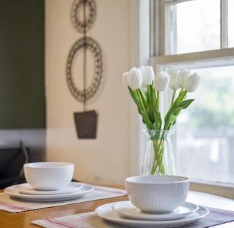 Central - Terry Apartamento | Bo's Rusty Relic Central Billings near park, hospital, shared hot tub, sauna