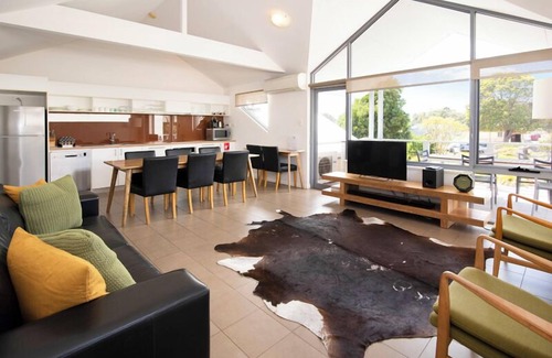 Cowaramup Casa | Bo'vine Holiday Apartment | Cowaramup