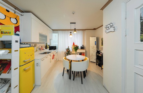 Yuseong Apartamento | Boardgames, Cosplay, Nintendo, Beam Projector, Netflix, Ball Pool, Comic Book