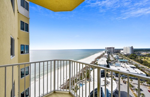 Panama City Beach Condominio | Boardwalk Beach Resort by Book That Condo