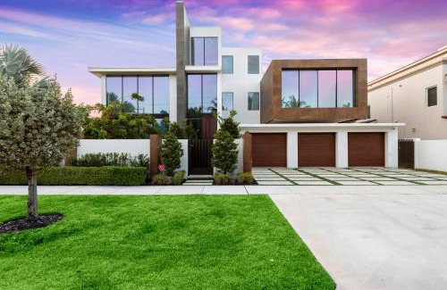 Coral Ridge Casa | Boardwalk Mansion