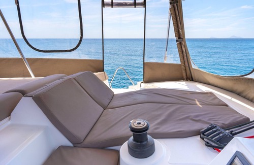 Vlychada Alquiler De Eote | Barco 'Catamarán B-happy Bali' con vistas al mar y aire acondicionado
