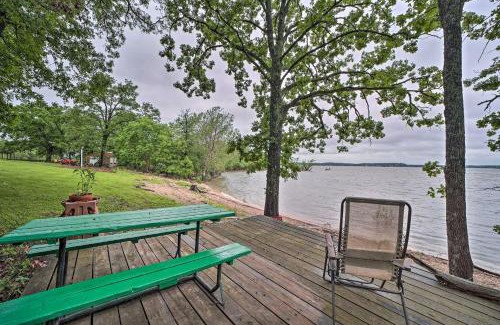 Dennis Apartamento | Boat Dock and Fire Pit Sunset Cove Lakefront Gem