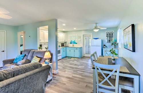 Crescent City Cabaña | Lakeside Crescent City Cottage: Boat + Dock!