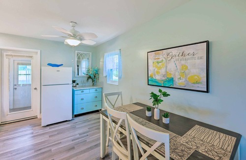 Crescent City Cabaña | Lakeside Crescent City Cottage: Boat + Dock!