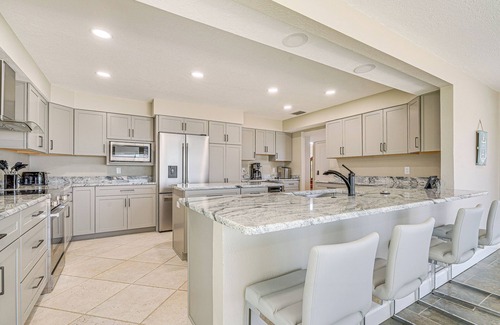 Dixie Shores Casa | Boat Dock & Pool: Bayfront Crystal River Home