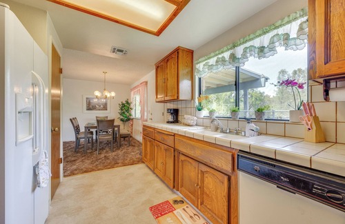 Yosemite Lakes Casa | Boat, Fish & Golf: Coarsegold Retreat w/ Hot Tub