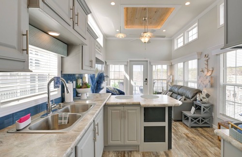 Sherrills Ford Cabaña | Boat & Fish: Waterfront Gem in Sherrills Ford!
