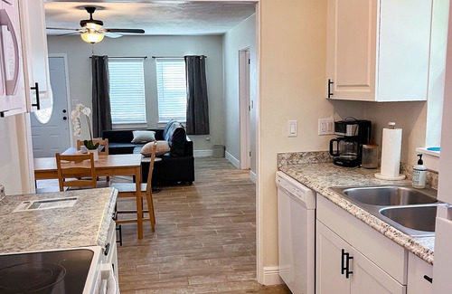 Leesburg Cabaña | Boat friendly cottage close to Harris Chain of lakes and Disney World