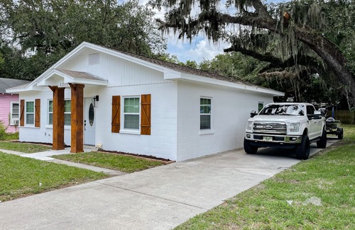 Leesburg Cabaña | Boat friendly cottage close to Harris Chain of lakes and Disney World