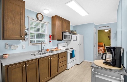Edisto Island Casa | Boat & Golf Cart Parking+Fenced Yard, Pet Friendly 12 Minutes to the Beach