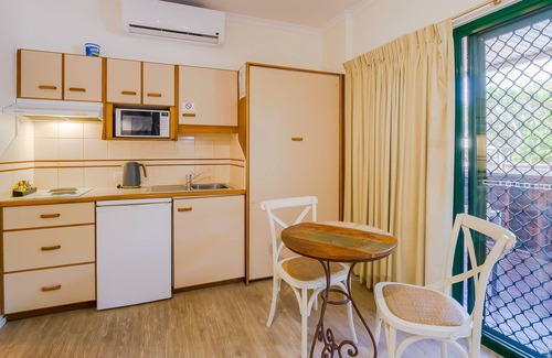 Urangan Hotel | Boat Harbour Apartments