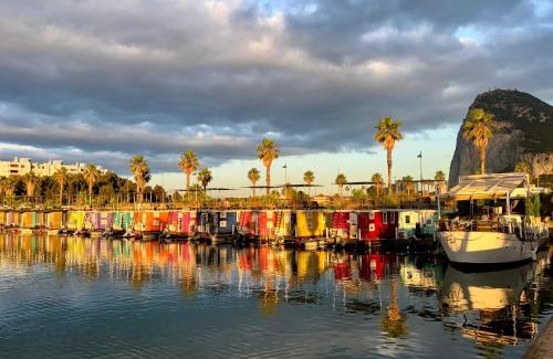 La Línea de la Concepción Alquiler De Eote | Boat Haus - Casas Flotantes frente a Gibraltar