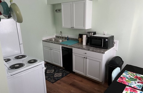 Willoughby Spit Apartamento | Boat House Ground Floor #2 - 1 BR WaterFront, Wifi by RedAwning