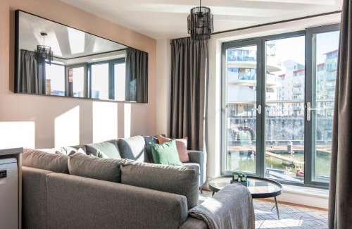 Canon's Marsh Apartamento | Boat House - Luxe Apt with River View - Next to Harbour & Cafes