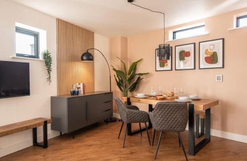 Canon's Marsh Apartamento | Boat House - Luxe Apt with River View - Next to Harbour & Cafes