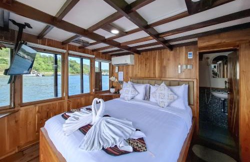Legian Alquiler De Eote | Boat Komodo Tour
