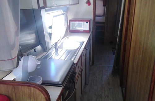 Bellegarde Alquiler De Eote | Boat 'Odyssey Croisieres' with Lake View and Air Conditioning