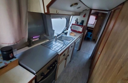 Bellegarde Alquiler De Eote | Boat 'Odyssey Croisieres' with Lake View and Air Conditioning