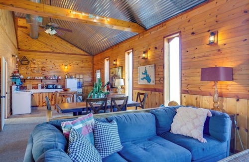 Quinlan Cabina | Boat Ramp & Fire Pit: Lake Tawakoni Group Retreat!
