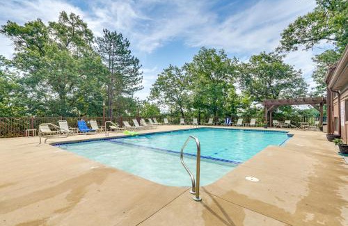 Osage Beach Apartamento | Boat Slip and Pools Lakefront Osage Beach Condo