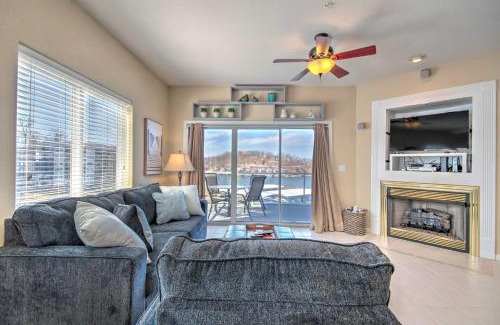 Lake Ozark Apartamento | Boat Slip, Views Waterfront Lake Ozark Condo!
