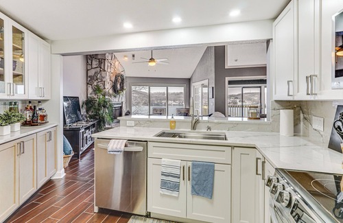 Lake of the Ozarks Condominio | Boat, Swim & Enjoy Lake Views: Osage Beach Retreat