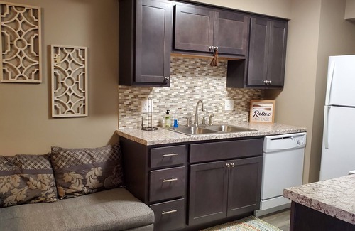 Lake Ozark Condominio | Boat, Swim, Fish, Golf while staying in a cozy condo