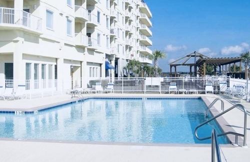 Morehead City Alquiler De Eote | Boat with all the amenities: pool, hot tub, gym, beach, & wild horses