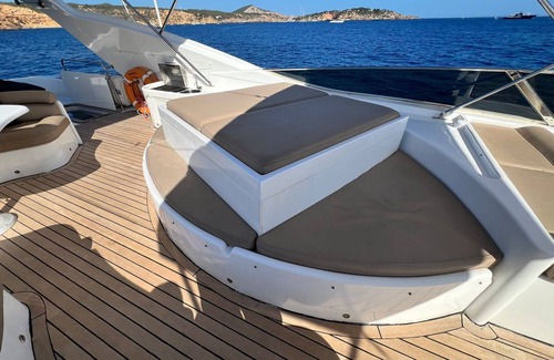 Alicante Alquiler De Eote | Barco "Nephenta" con bañera de hidromasaje privada, terrazas privadas y Wi-Fi