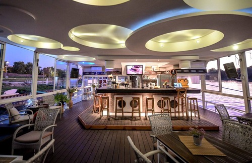 Stari Grad Alquiler De Eote | Boat with rooms on the river