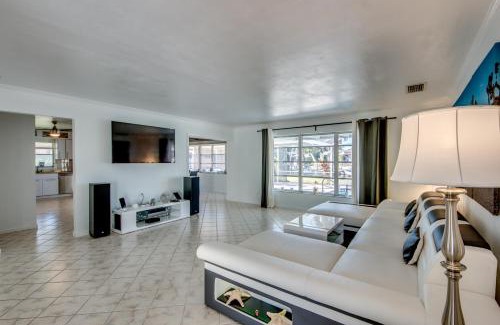 Yacht Club Casa | BOATERS.HOUSE Cape Coral, Florida