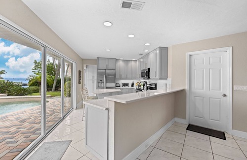 Longboat Key Casa | Boater’s Paradise–Pool & Dock, Walk to Beach Seas the Day: Home in LBK by RVA