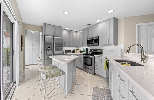 Longboat Key Casa | Boater’s Paradise–Pool & Dock, Walk to Beach Seas the Day: Home in LBK by RVA