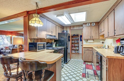 Chiefland Casa | Boathouse w/ Screened Porch: Riverfront Escape!