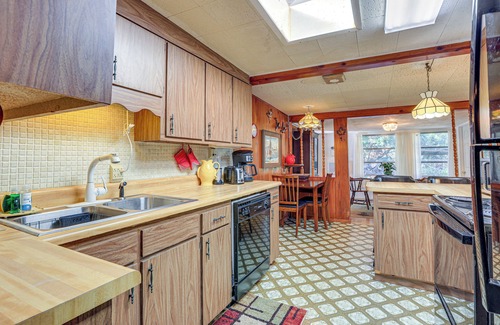 Chiefland Casa | Boathouse w/ Screened Porch: Riverfront Escape!