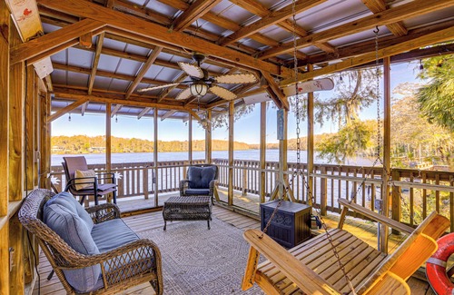 Chiefland Casa | Boathouse w/ Screened Porch: Riverfront Escape!