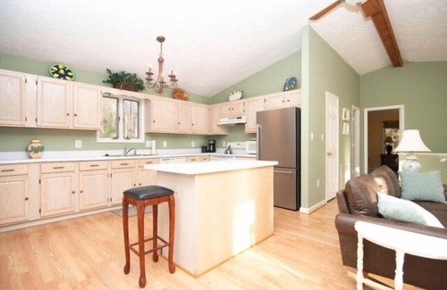 High Point Casa | Boats N Oats: Great family getaway, wifi, gentle lot, kayak