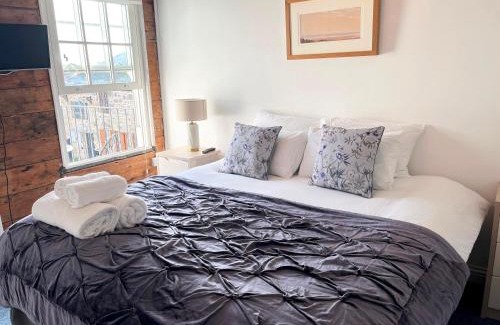 Mousehole Casa | Boatsman's Cottage- sleeps 4- Garage- Mousehole
