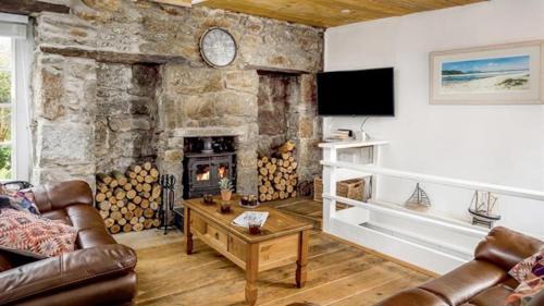 Mousehole Casa | Boatsman's Cottage- sleeps 4- Garage- Mousehole