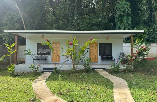 Puerto Viejo de Talamanca Casa | Bob Marley Room, beautiful cabin surrounded by Jungle