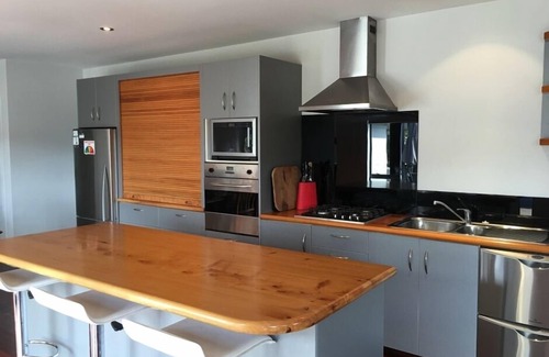 Whangamata Casa | Casa moderna en excelente ubicación